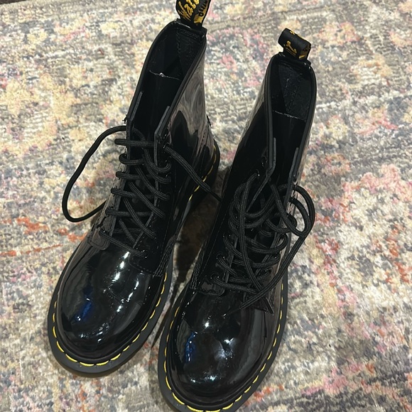 Dr. Martens Shoes - Dr. Martens Airwave Boots black shiny 11821 women's 8